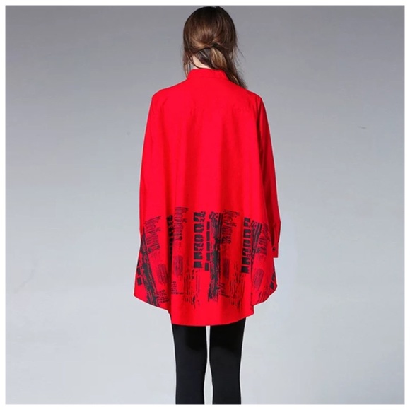 ‼️LAST ONE. Red & Black Geometric Oversize Top - Picture 4 of 4